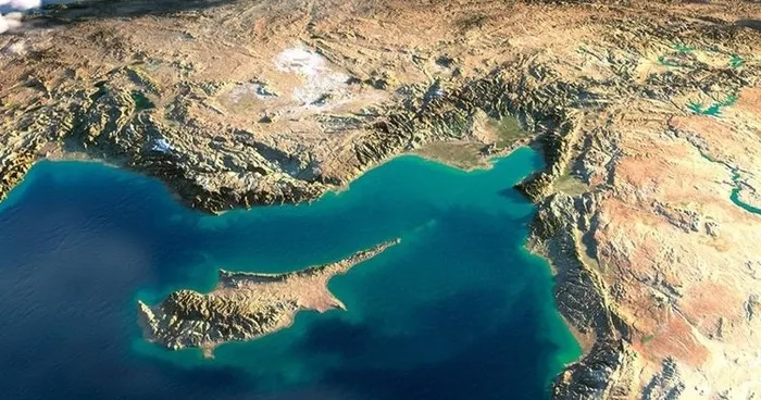 Son dakika: Akdeniz’de petrol sızıntısı paniği: Kriz masası kuruldu! Türkiye’den 3 gemi yola çıktı