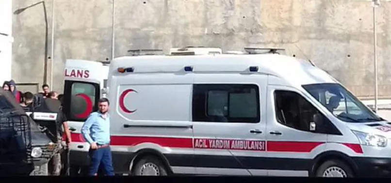 Çukurca'da polis aracı kaza yaptı: 3 yaralı
