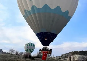Kapadokya'da balonlar Türk bayrağıyla uçtu!