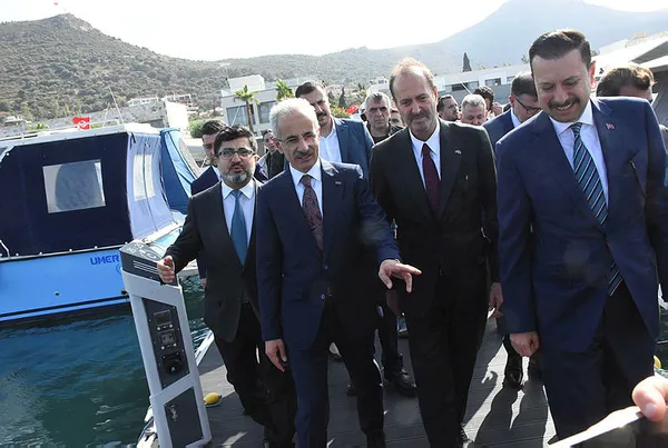 Bakan Abdulkadir Uraloğlu Yeni Foça Yat Limanı’nı hizmete açtı