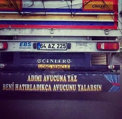Pandemi süreci gelin arabasına yansıdı! Arabasının arkasına yazdı! Görenler dönüp bir daha baktı