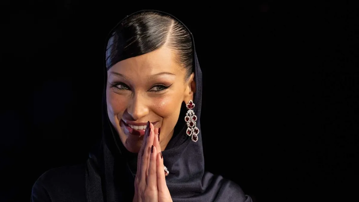 Adidas'ın Yahudi lobisine boyun eğerek reklamlarından çıkardığı Bella Hadid'den Filistin sözleri: Her zaman yanlarında olacağım