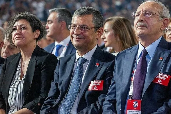 1699115060014.jpg CHP'de alışılagelmiş görüntüler! CHP 38. Olağan Kurultayı'nda 'Değişimciler' ve 'Kemalciler' birbirine girdi - 1