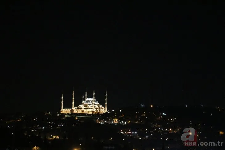 İhtişamıyla cezbetti: Büyük Çamlıca Camisi 3 yılda 25 milyon kişiyi ağırladı