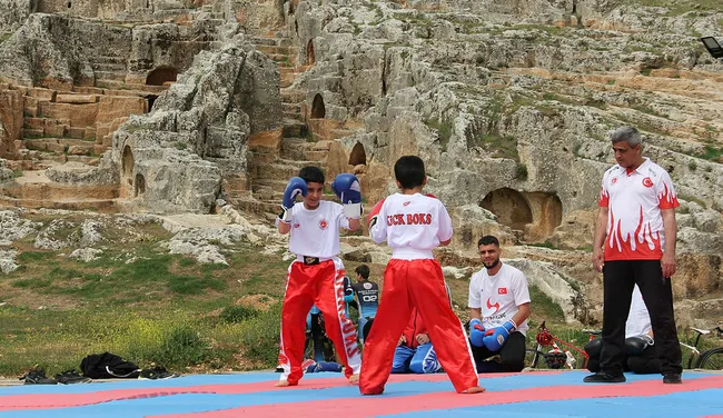 perre-antik-kentinde-tarih-ve-spor-bulustu-1650284023075.jpg Perre Antik Kenti'nde tarih ve spor buluştu - 4