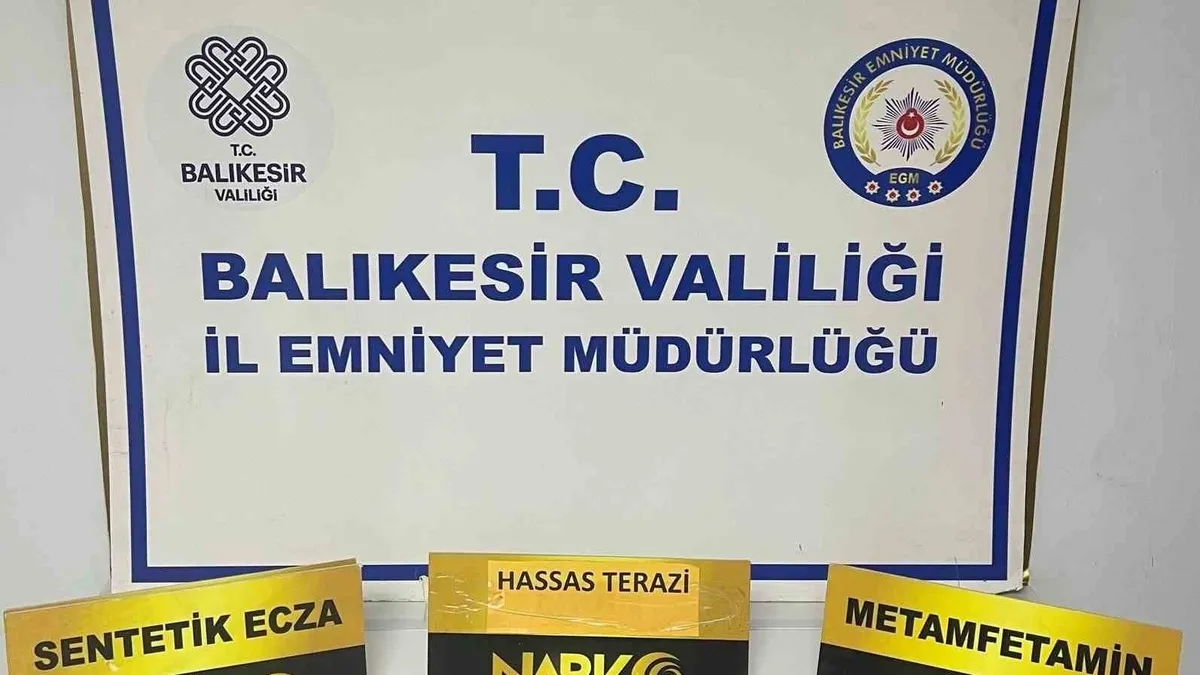 Ayvalık’ta durdurulan araçtan uyuşturucu çıktı: 2 gözaltı