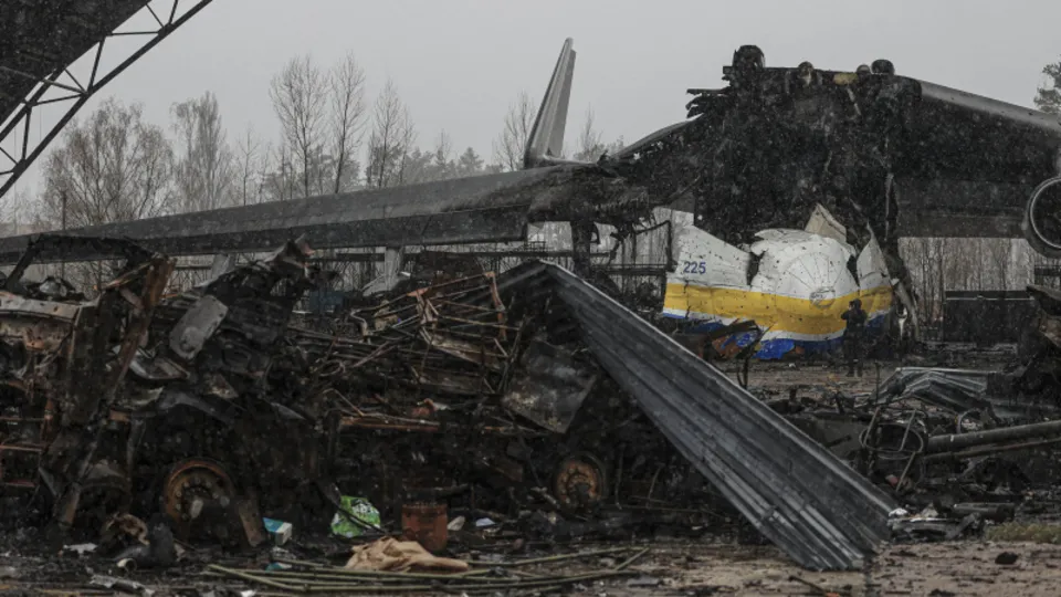 Rus ordusunun vurduğu Ukrayna'daki Antonov An-225'in enkazı görüntüledi