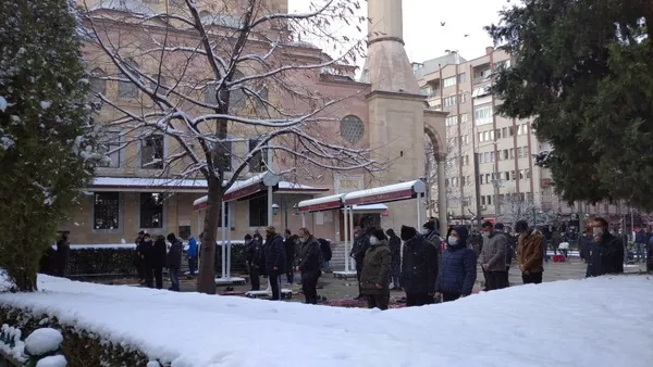 Kar üzerinde Cuma namazı kılındı - 4