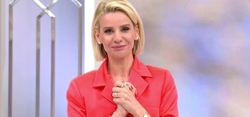 Hayranlarından Esra Erol’a ağlatan sürpriz! “Nefes aldıkça umudun olduğunu gösterdiler…”