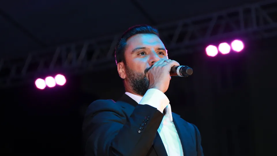 Alişan: Tabii ki terliklerimi ayağıma getirecek