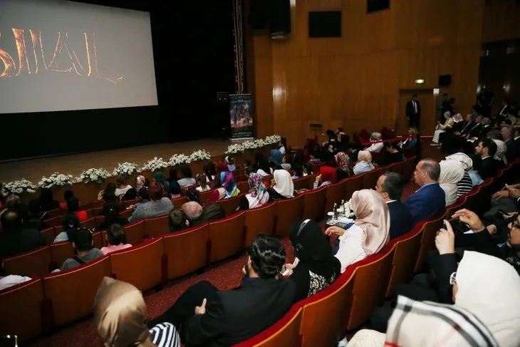 Cumhurbaşkanı Erdoğan Özgürlüğün Sesi-Bilal filmini izledi