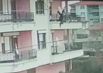 Zavallı adamın feci sonu! Anten temizlerken 2. kattan düştü