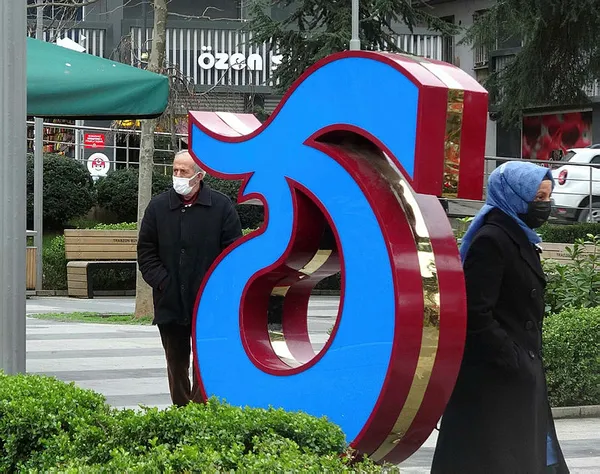 Koronavirüs maskesi kalkmasına rağmen Trabzonlular tedbiri bırakmadı - 2