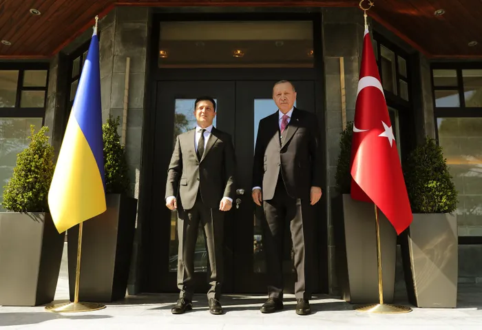 Son dakika: Rusya ile savaşın eşiğindeki Ukrayna'dan Türkiye'ye kritik ziyaret! Vladimir Zelenskiy Huber Köşkü'nde - 1