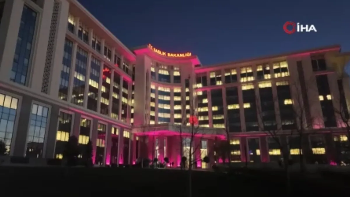 "17 Kasım Dünya Prematüre Günü"ne özel mor ışıklandırma