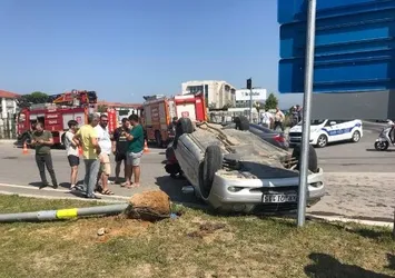 Sakarya'da hafif ticari araç ile otomobil çarpıştı: 5 yaralı