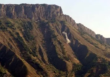 Hakkari'de PKK'lılar askeri üsse saldırdı
