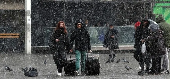 SON DAKİKA! İstanbul’da sabah saatlerinde yağan kar şaşkına uğrattı! Kar yağışı devam edecek mi? Meteoroloji’den flaş uyarı geldi