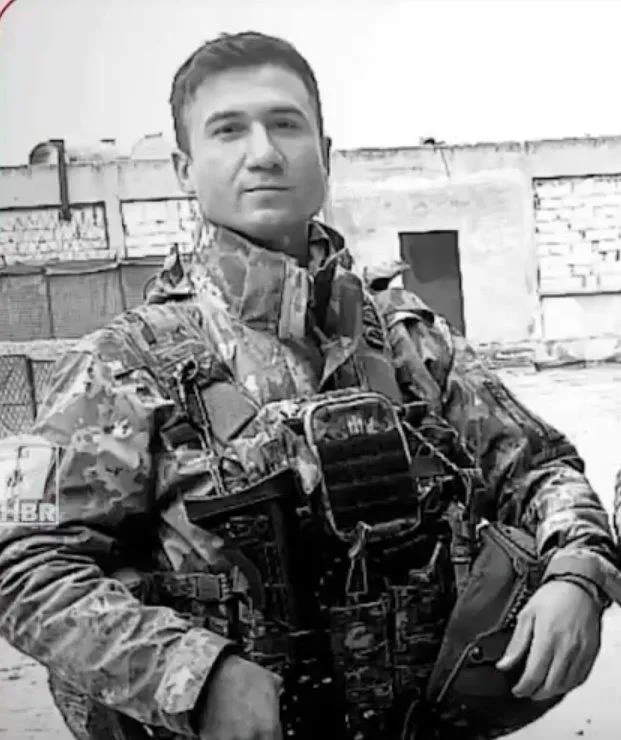 sehit-olan-astsubay-cavus-mehmet-ali-horozun-vasiyeti-ortaya-cikti-1718990750692.jpeg Şehit Astsubay Çavuş Mehmet Ali Horoz'un son vasiyeti ortaya çıktı: "Eğer şehit olursam..." - 2