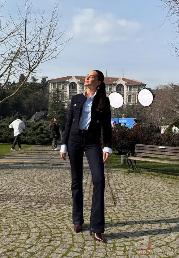 Burak Özçivit'in eşi Fahriye Evcen 11 yıl sonra okuduğu üniversiteyi ziyaret etti! 8