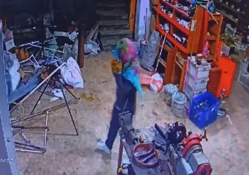 Düzce’de acemi hırsız! Tanınmamak için yaptıkları pes dedirtti