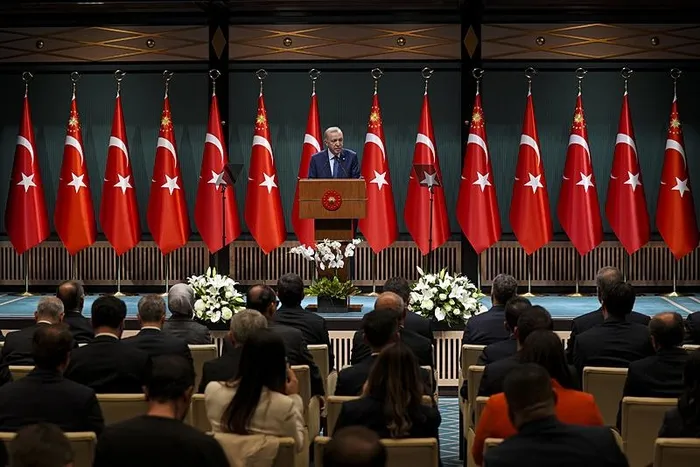 baskan-erdogandan-kabinenin-ardindan-onemli-aciklamalar-ogretmen-adaylarina-mujde-takvim-yarin-aciklanacak-1715022515981.jpeg Başkan Erdoğan'dan Kabine'nin ardından önemli açıklamalar! Öğretmen adaylarına müjde: Takvim bugün açıklanacak - 2