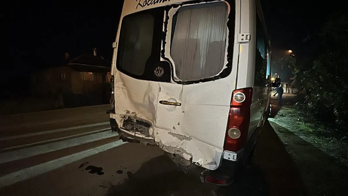Düzce'de işçi servisi ile otomobil çarpıştı! 8 yaralı