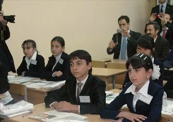 Kazakistan'daki okullarda başörtü yasağı