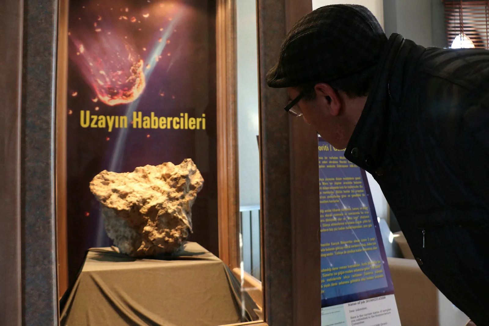 Tarlada bulduğu gök taşını 180 bin dolara sattı