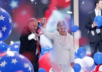 Hillary Clinton Demokrat Parti adaylığını kabul etti