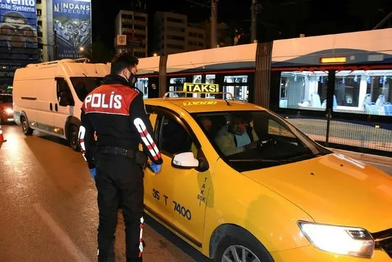 3 günlük sokağa çıkma kısıtlaması öncesi dev uygulama! 3 bin 837 kişiye ceza kesildi