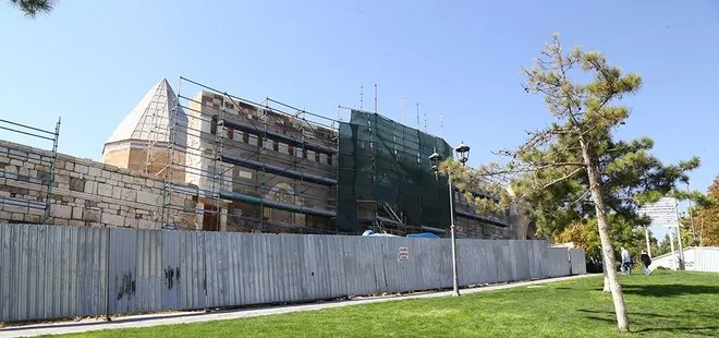 SELÇUKLU CAMİSİNİN KAYBOLAN TÜRBESİ GÜN YÜZÜNE ÇIKIYOR