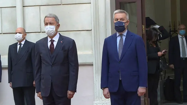 Bakanı Akar İtalya Savunma Bakanı Guerini ile görüştü