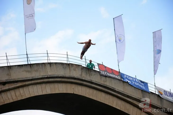 Bosna Hersek’teki Mostar Köprüsü’nde nefes kesen anlar!