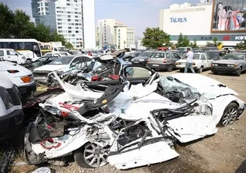 İşte tankların ezdiği o araçlar