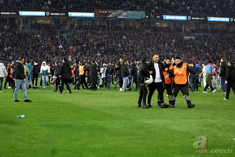 Akyazı'da olay var! Maç sonu sahaya giren taraftarlar Fenerbahçeli futbolcular ile kavga etti | Soruşturma başlatıldı 24