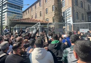 İzmir'de CHP’li eylemciler polise saldırdı