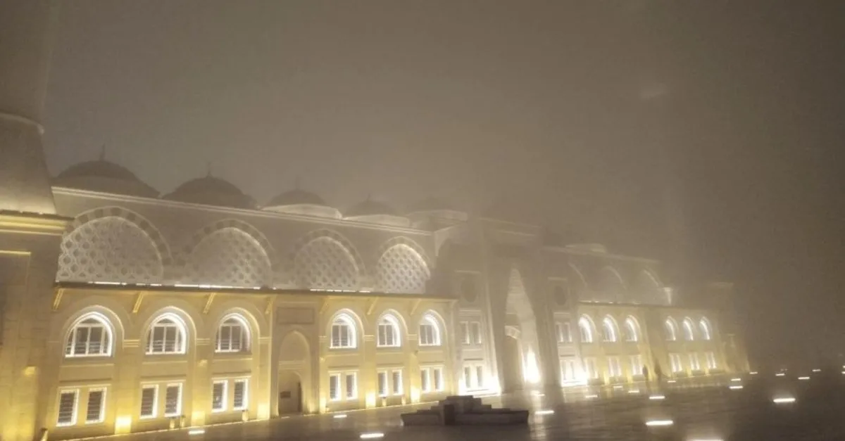 İstanbul'da gece saatleri yoğun sis