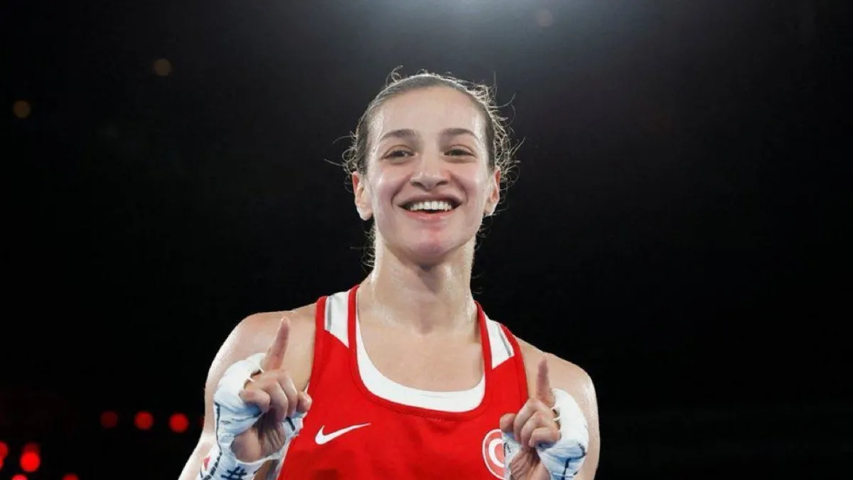 Milli boksör Buse Naz Çakıroğlu olimpiyat ikincisi! Gümüş madalyayı kazandı