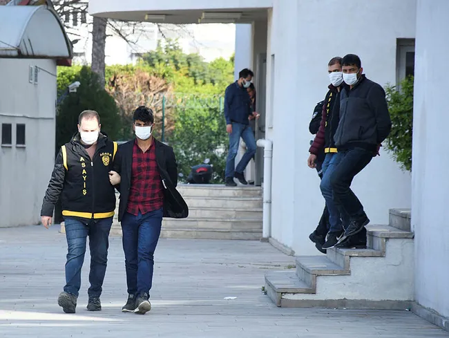 Muğla’da emekli noteri 3 kere dolandıran 5 zanlı tutuklandı - 2