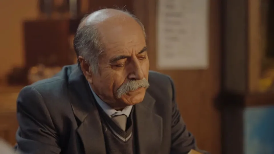 Ateş Kuşları'ndaki o sahne yüreklere dokundu! Çelik Komutan’ından Necip Fazıl Kısakürek’in 'Kaldırımlar' şiiri yorumu...