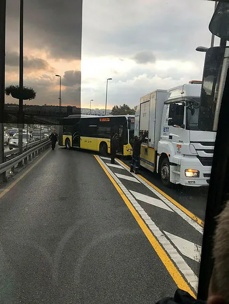 İstanbul'da metrobüs kazası - 1