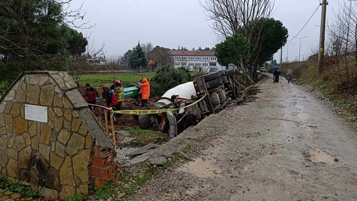 İstinat duvarı faciası! Beton mikseri devrildi: 22 yaşındaki işçi hayatını kaybetti