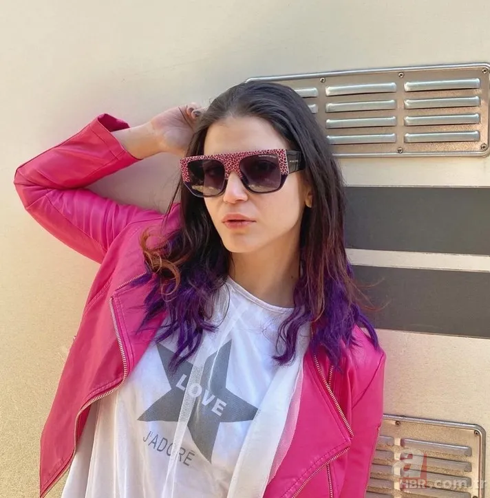 Kızılcık Şerbeti'nin Nilay'ı Feyza Civelek'in kardeşi bakın hangi oyuncuymuş! Annesiyle Sandık Kokusu dizisinde... 7