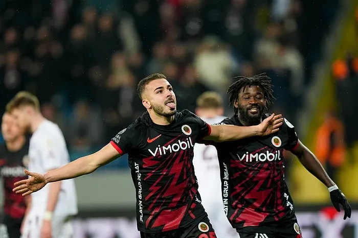 firtina-ankara-ayazina-takildi-mac-sonucu-genclerbirligi-4-3-trabzonspor-1766431028734.jpeg Fotoğraf (AA)