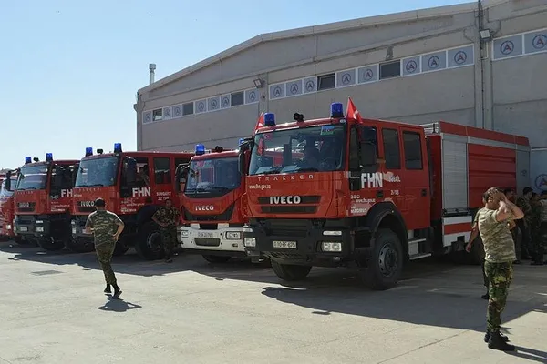 Azerbaycan'dan Türkiye'ye gelen 220 itfaiye eri daha yangınla mücadeleye destek verecek ''Biz kardeş Türkiyemiz'in yanındayız'' - 3