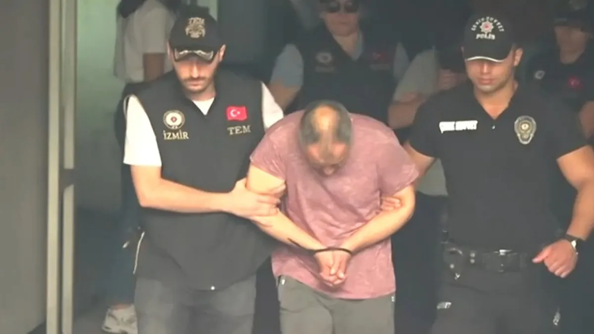 İzmir'deki karakol saldırısı soruşturmasında flaş gelişme! 16 yaşındaki saldırgan ile babası tutuklandı