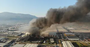 Fabrika yangını 19. saatte kontrol altına alındı