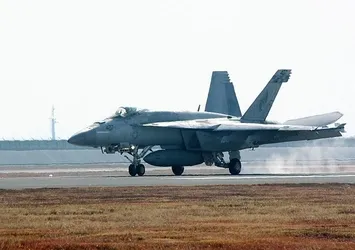 İki ABD uçağı Japonya açıklarında çarpıştı