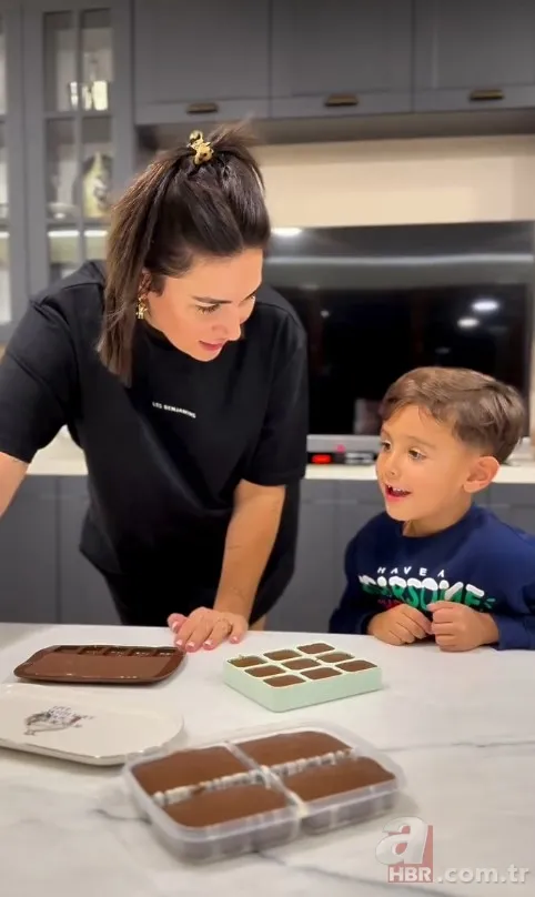 Buse Varol oğlu Burak ile 'Dubai çikolatası' yaptı! Yerken mest oldular... 6